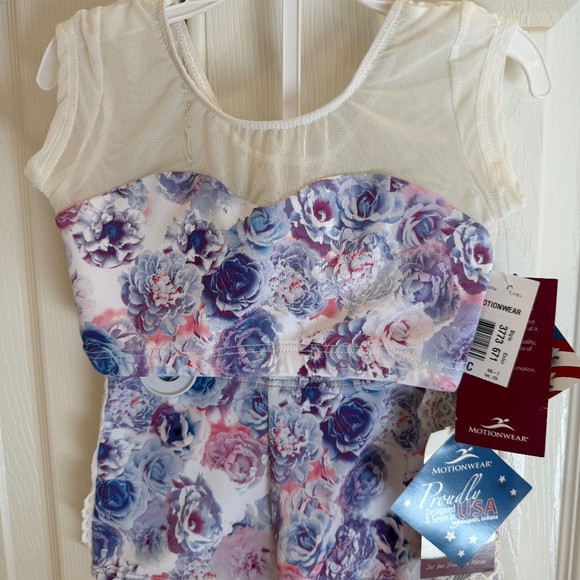 Motion wear NWT Girls Dance Set